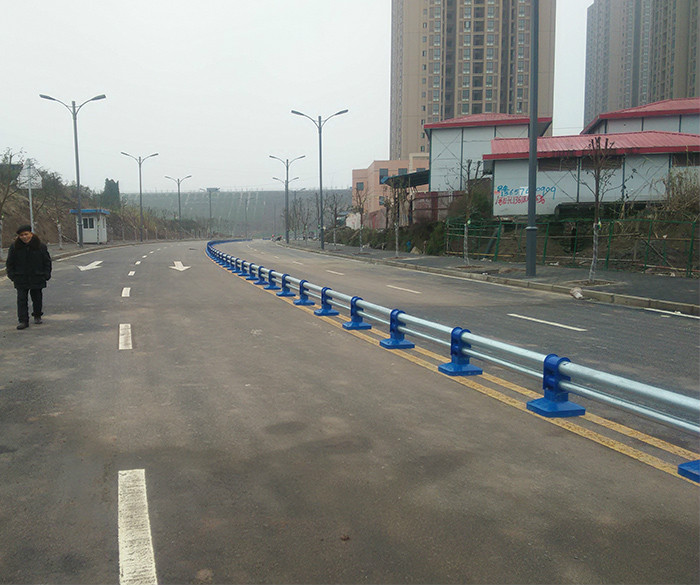 道路中心隔離欄